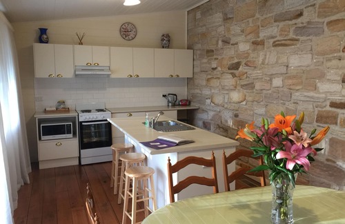 Mittagong Casa | Histórica casa de piedra arenisca totalmente equipada para todas las necesidades y que acepta mascotas