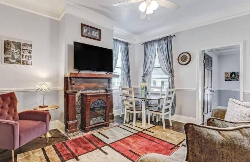 Beach Institute Apartamento | Historic Savannah Gold Private Condo with Pool - 2bed, 1&half bath, Sleeps 6, 1st Floor, 15 Min Walk To Historic Savannah Center And All Attractions