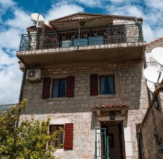 Rafajlovici Villa | Historic Seafront Family Villa