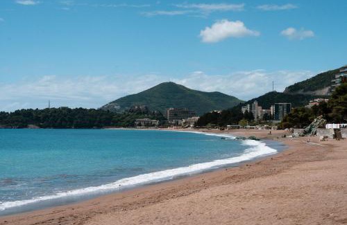 Rafajlovici Villa | Historic Seafront Family Villa