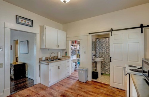 Sheridan Casa | Historic Sheridan Retreat – Cozy 2BR Centrally Located