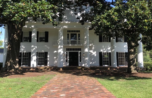 Trenton Casa | Historic Southern Manor | Masters Rental