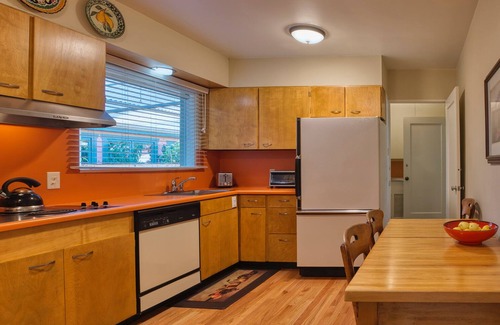 Downtown Casa | Alquiler mensual de estilo español histórico en el corazón del centro de San Luis Obispo