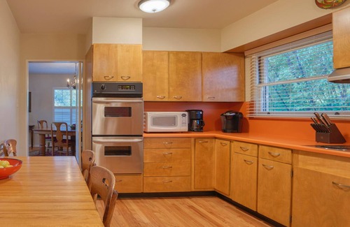 Downtown Casa | Alquiler mensual de estilo español histórico en el corazón del centro de San Luis Obispo