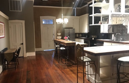 Vicksburg Apartamento | Histórico Speak Easy Loft con vistas al agua en el centro de Vicksburg