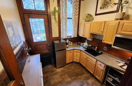 Springville Apartamento | Historic Springville Train Station 2-Bedroom Hotel Apartment With Private Patio
