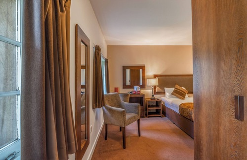 Nairn Hotel | Historic Stay w/ Cozy Ambiance | Surrounded by Scenic Trails, Breakfast Included