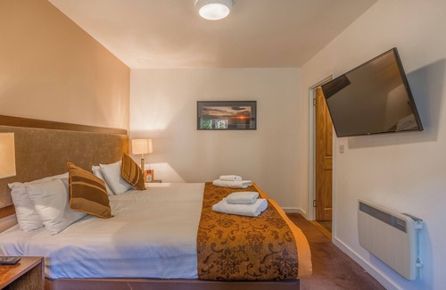 Nairn Hotel | Historic Stay w/ Cozy Ambiance | Surrounded by Scenic Trails, Breakfast Included