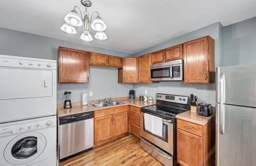 Southwest Garden Casa | Historic STL unit with 4 queen beds