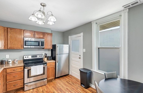 Southwest Garden Casa | Historic STL unit with 4 queen beds