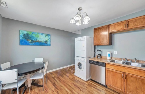 Southwest Garden Casa | Historic STL unit with 4 queen beds