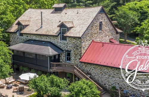 Blue Ridge Casa | Historic Stone Barn – Perfect for Gatherings!