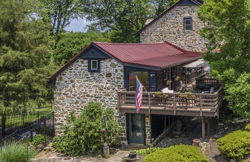 Blue Ridge Casa | Historic Stone Barn – Perfect for Gatherings!