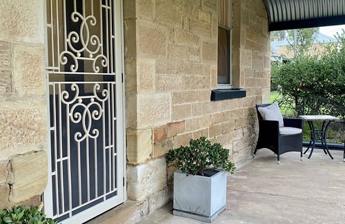 Rylstone Cabaña | Historic Stone Cottage R - hotel linens - exceptional clean - 2min walk to town