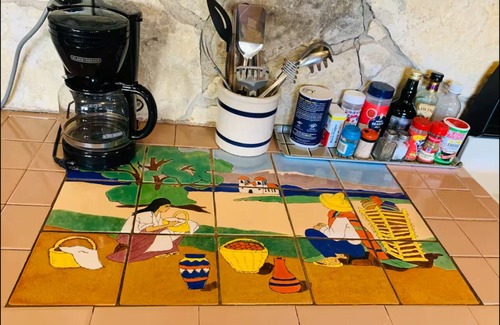 Bandera Cabina | HISTORIC STONE RIVER CABIN! Why stay in a tiny home? 5 min from Bandera!