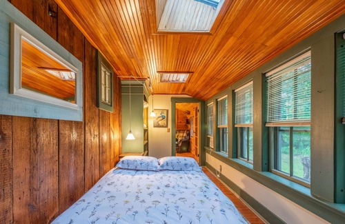 Sutton Casa | Historic Sunapee Home- Hike/Stroll/Lake/Ski/Work