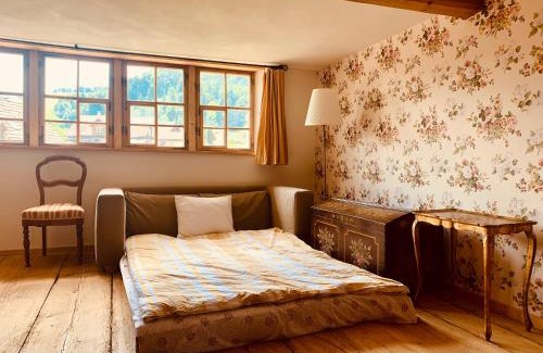Brunnadern Casa | Historic Swiss Room in Guesthouse Rosalie