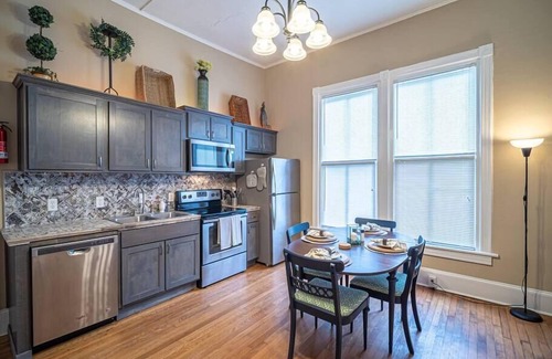 Marietta Apartamento | Historic Tate House Apartment by Marietta Square