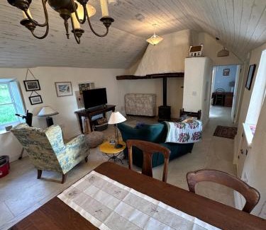 Tullaroan Casa | Historic Thatched Cottage Getaway in Kilkenny