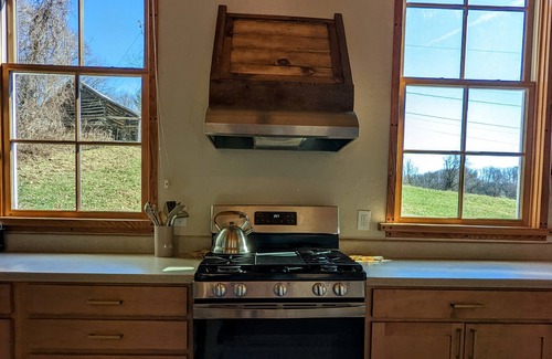 Boone Cabaña | Historic Thomas Chapel house - Half mile from Downtown Boone