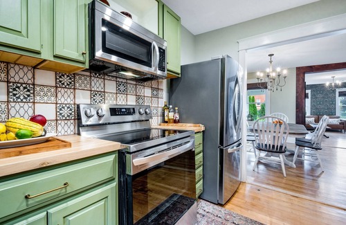 Mystic - New London Casa | Historic Three Bedroom Townhouse -- Downtown Mystic