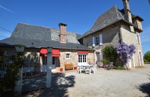 Brignac-la-Plaine Casa | Historic Tower Home in Brignac