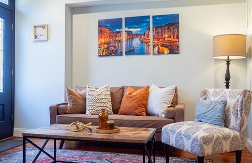 Little Italy Casa | Historic Townhouse - Heart of Little Italy