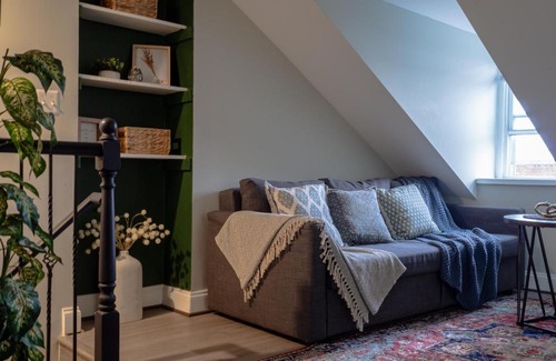 Little Italy Casa | Historic Townhouse - Heart of Little Italy