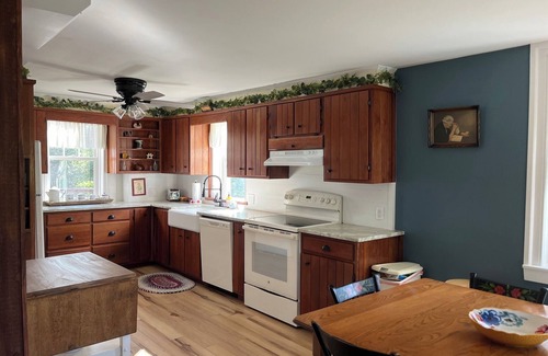 Palmyra Otro | Historic two-story log farmhouse with first-floor master suite and AC