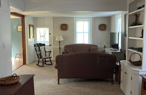Palmyra Otro | Historic two-story log farmhouse with first-floor master suite and AC