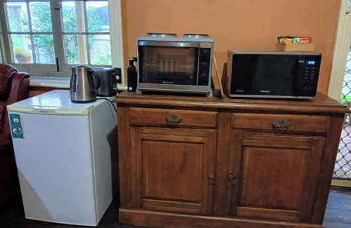 Dongara Cabaña | Historic Tyford House, close to all amenities