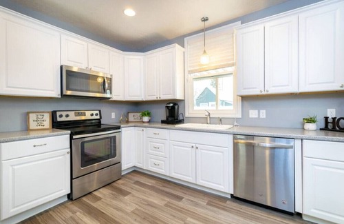 Great Falls Casa | Historic Updated Great Falls Home W/Fire Pit