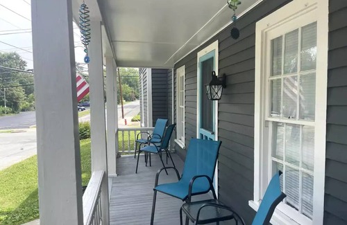 Burlington Casa | Historic Victorian Comforts