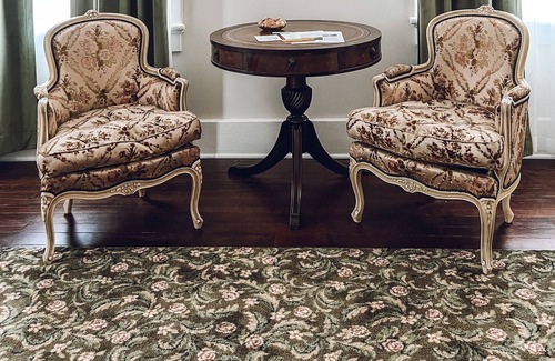 Princeton Apartamento | Historic Victorian hotel in the heart of small town getaway!