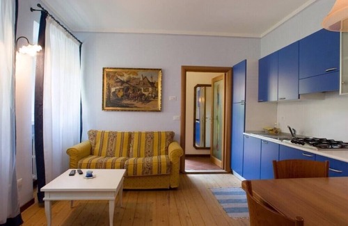 Riva del Garda Apartamento | Historic villa, 1 km to the beach, 500m to the city, pool, sauna