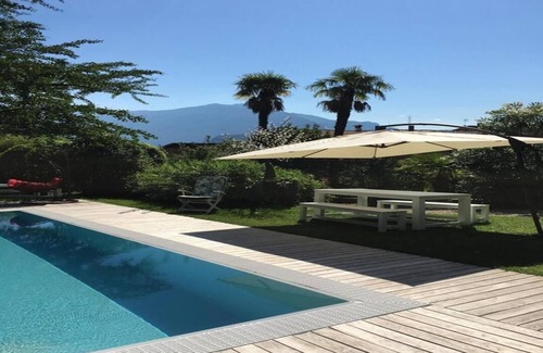 Riva del Garda Apartamento | Historic villa, 1 km to the beach, 500m to the city, pool, sauna