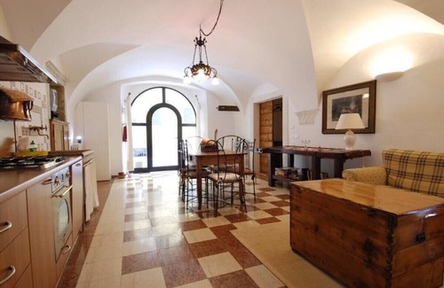 Riva del Garda Apartamento | Historic villa, 1 km to the beach, 500m to the city, pool, sauna