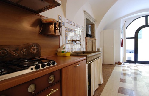 Riva del Garda Apartamento | Historic villa, 1 km to the beach, 500m to the city, pool, sauna