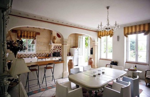 Bourg-sur-Gironde Casa | Villa histórica en hermosos jardines que dan al sur