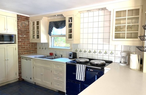 Pantigo Road Historic District Casa | Historic Village House