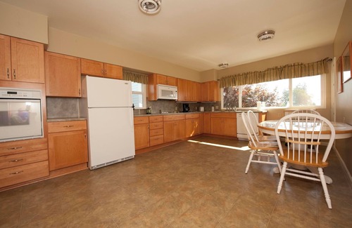 Dayton Casa | Historic Vineyard Escape, with patio and vintage charm.