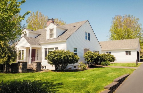 Dayton Casa | Historic Vineyard Escape, with patio and vintage charm.