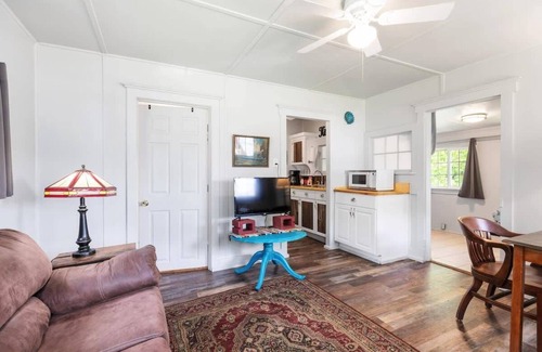 Rockaway Beach Casa | Historic Water's Edge Cottage 10