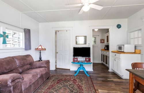 Rockaway Beach Casa | Historic Water's Edge Cottage 10