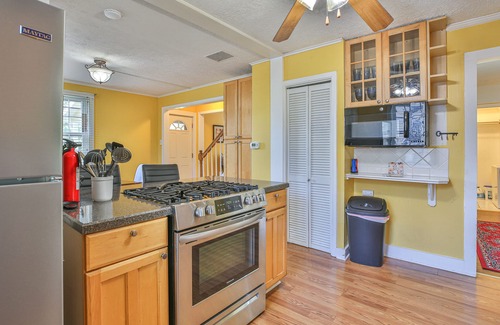 Leesburg Casa | Historic Waterford House - King Bed Walk To Winery
