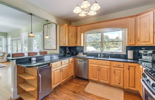 Reedville Casa | Historic Waterfront Home w/Dock in Reedville!