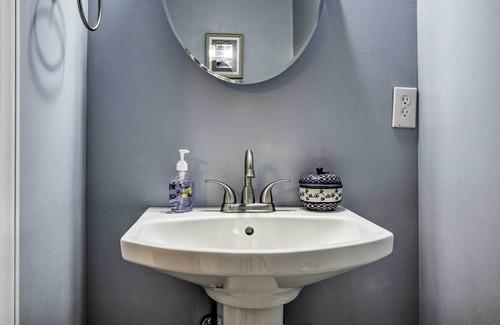 Wendell Cabaña | Historic Wendell Vacation Rental Near Raleigh!