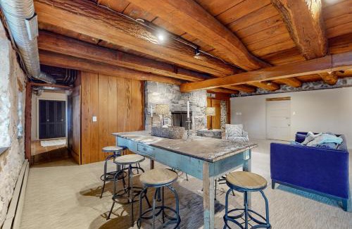 Mays Chapel Casa | Historic White Manor