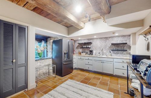 Mays Chapel Casa | Historic White Manor
