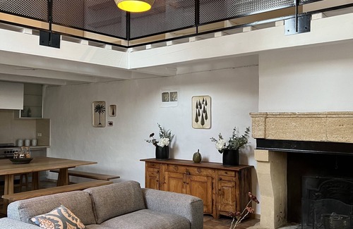 Meynes Casa | Historic wine property in Provence
